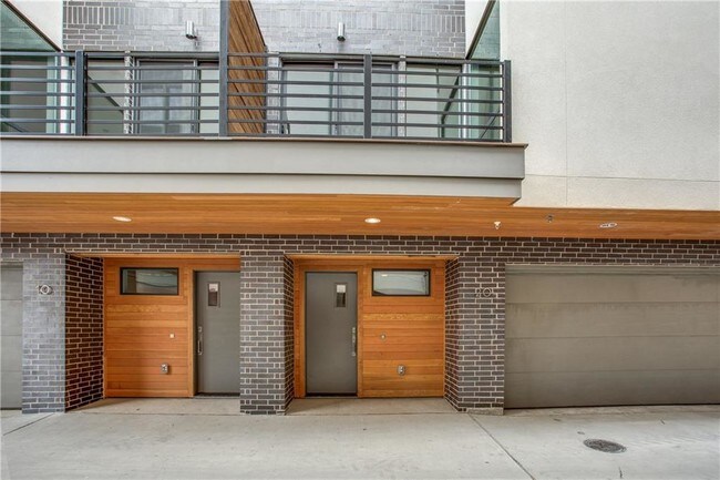Building Photo - 2310 N Fitzhugh Ave