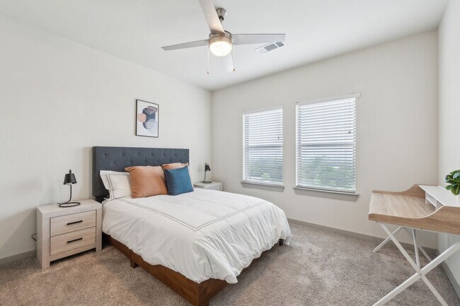 Foto del edificio - 2051 Mayfield Pkwy