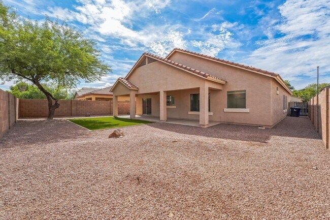 Foto del edificio - Spacious 4BR House in Gilbert