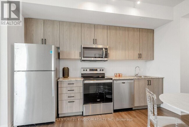 Building Photo - 10 Meadowglen Pl