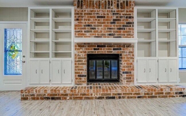 Building Photo - 804 Cielo Dr