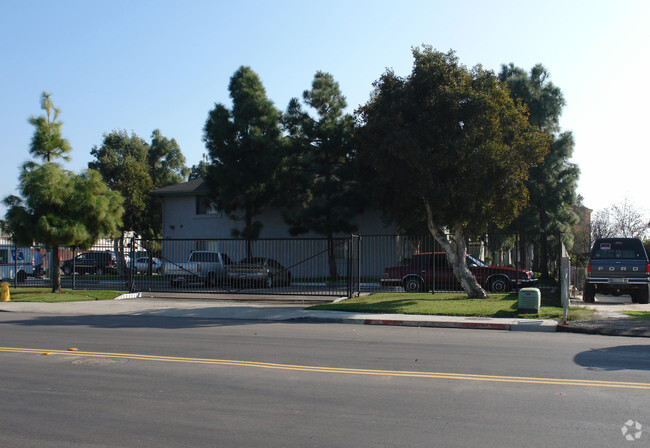 Building Photo - Villa Hermosa