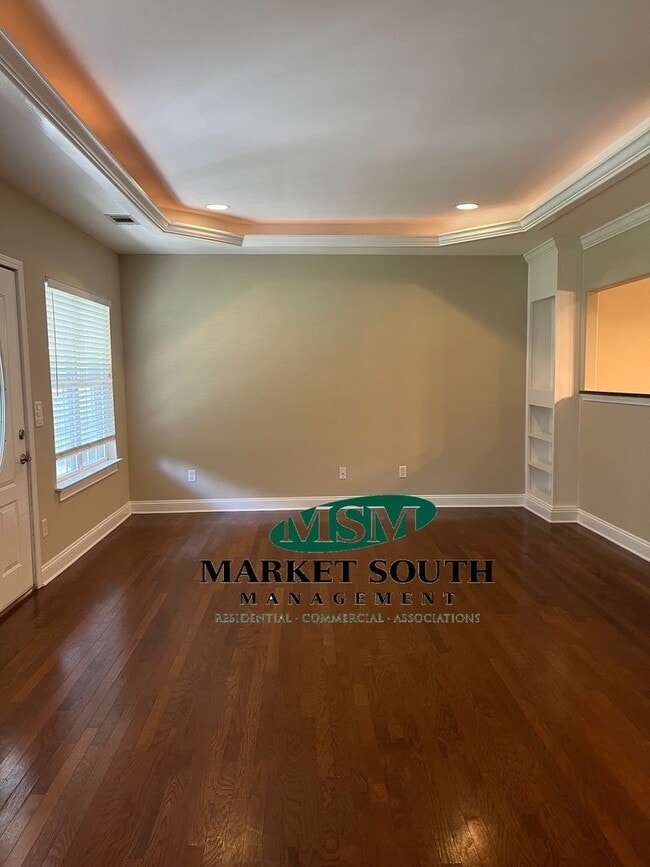 Foto del edificio - **APPLICATION PENDING!**Upgraded Duplex in...