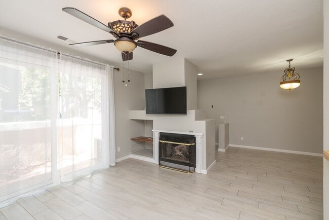 Building Photo - 3 Bedroom Townhome in the Monte Rio Community of Rancho Peñasquitos