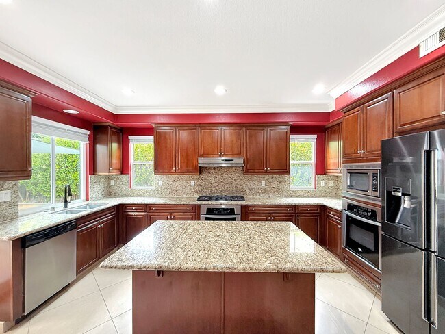 Foto del edificio - SD: Spacious 5B/4BA Home with Private Patio, Backyard & Soaking Tub
