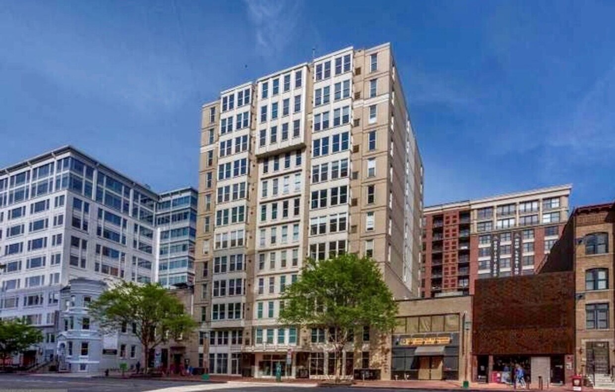 Primary Photo - Spacious One Bedroom Plus Den W/MASSIVE Private Balcony Available Now!