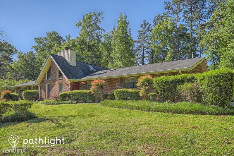 Primary Photo - 5 br, 3 bath House - 515 Golfview Dr UNIT