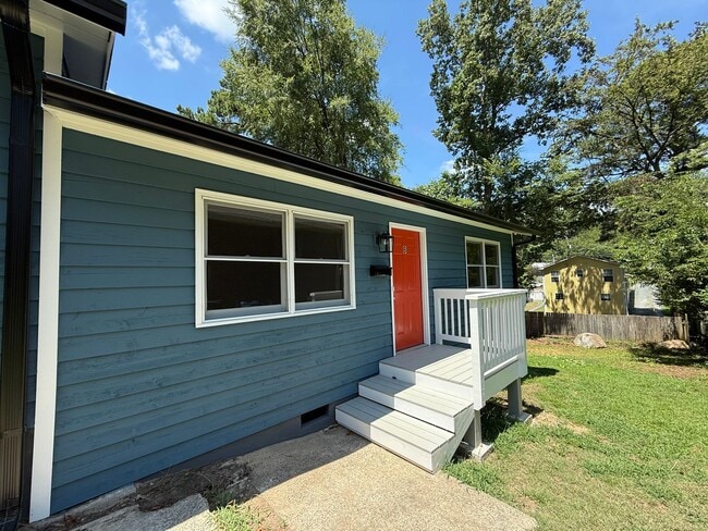 Photo - Newly Remodeled 2BD, 1BA Chapel Hill Apart... Apartment
