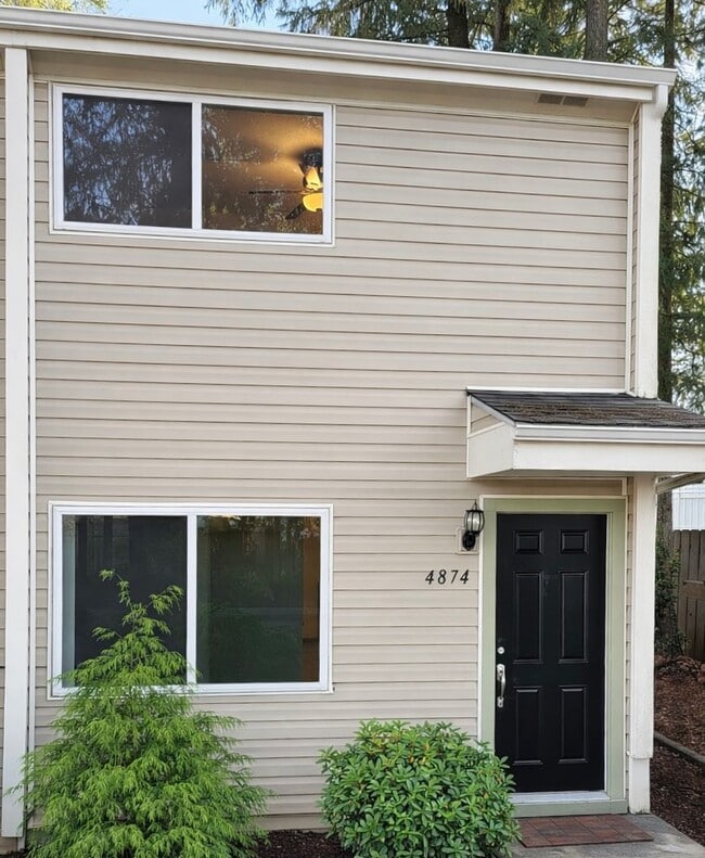 Building Photo - 4870-4874-4874 Sunnyside Rd SE