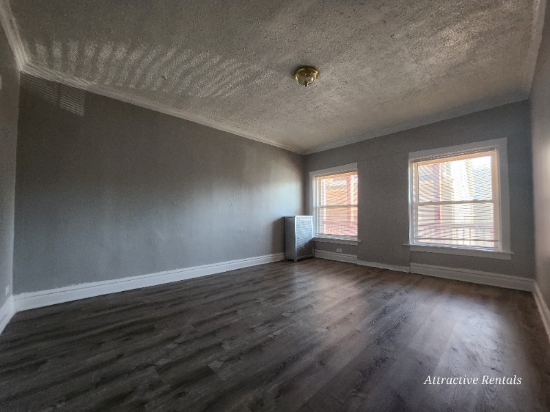 Photo - 5509 S Whipple St
