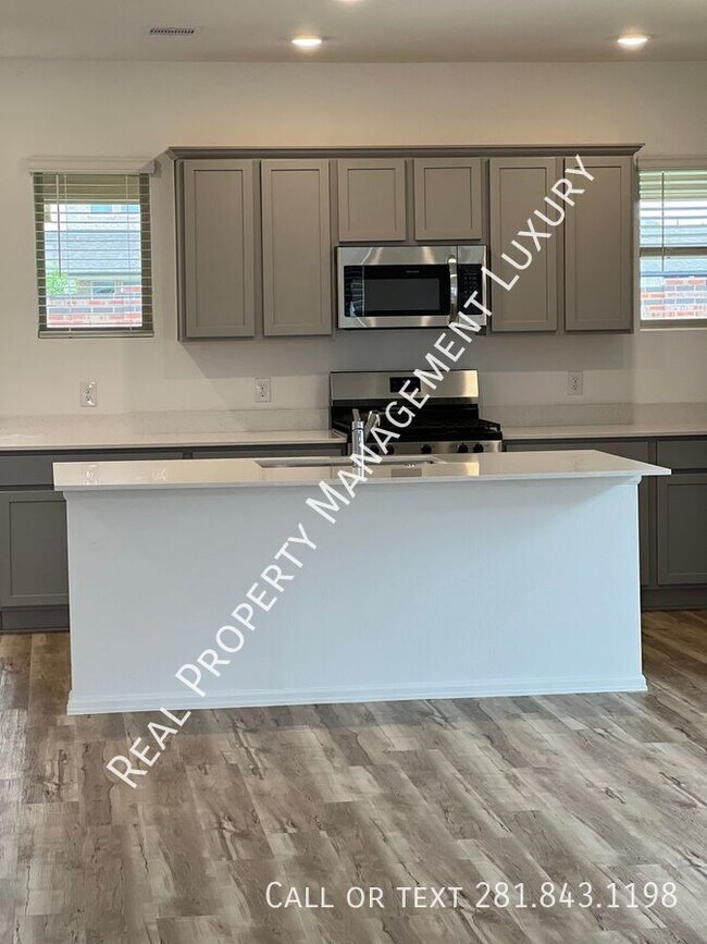 Foto del edificio - 5210 Biscay Cv Ln