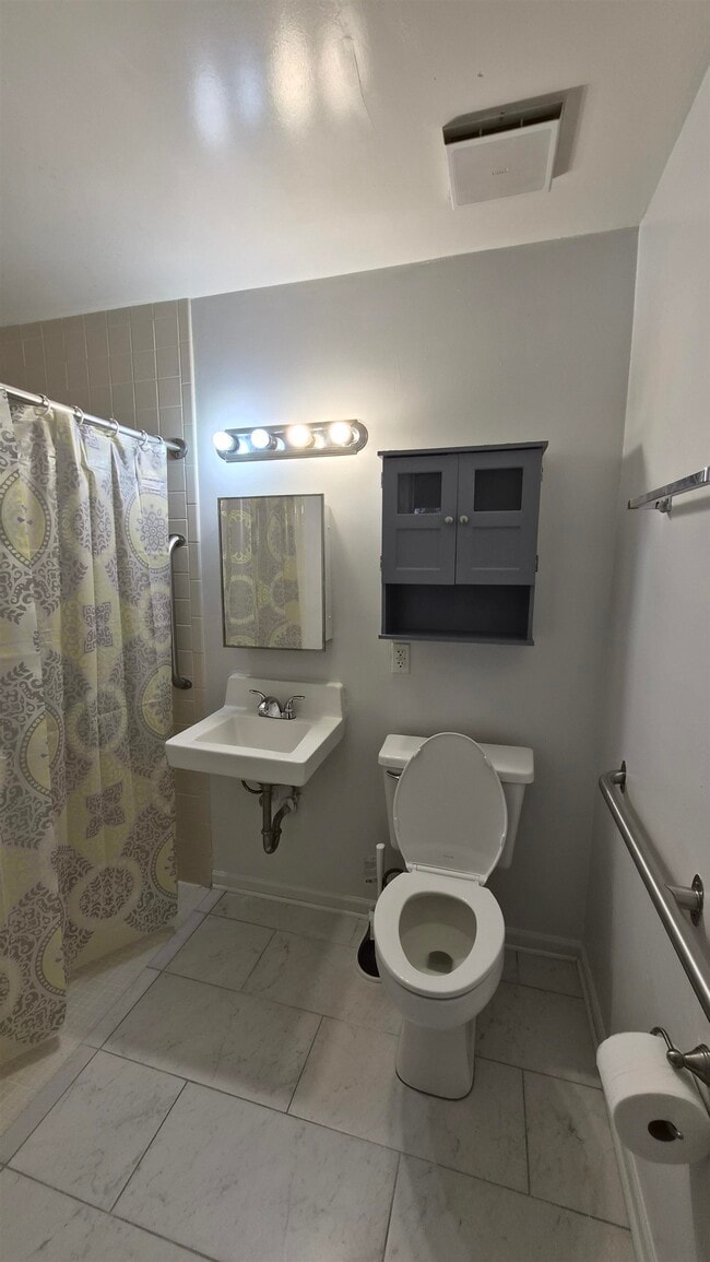 Building Photo - 329 Mabry St