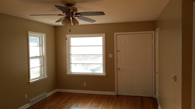 Foto del edificio - 1414 E 5th St