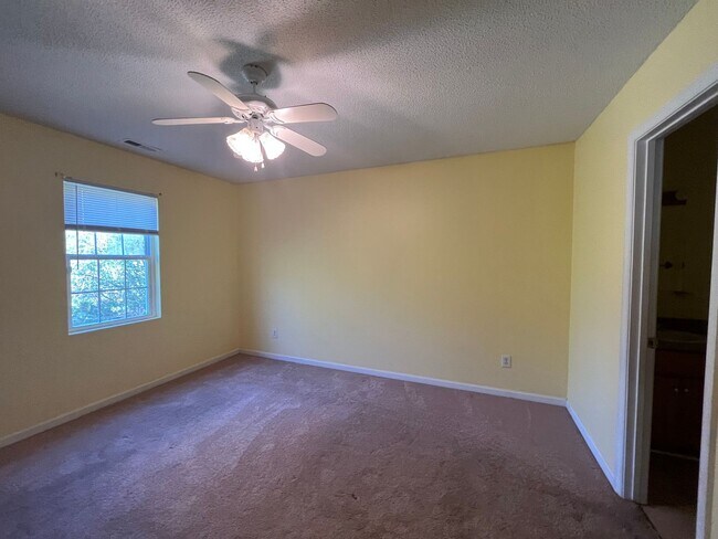 Foto del edificio - 212 Oak Grove Ave