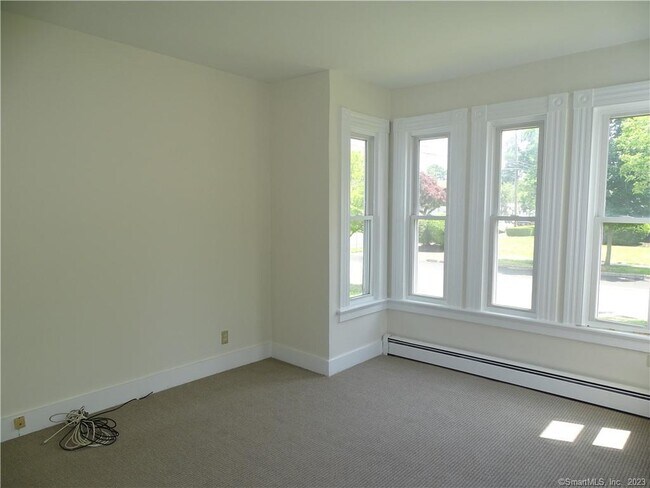 Building Photo - 146 Montowese St