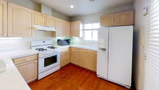 Building Photo - 985 Asilomar Terrace