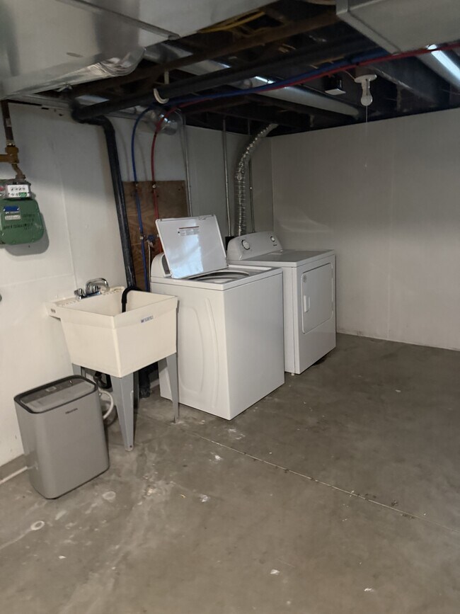 Foto del edificio - 1069 Ackley St