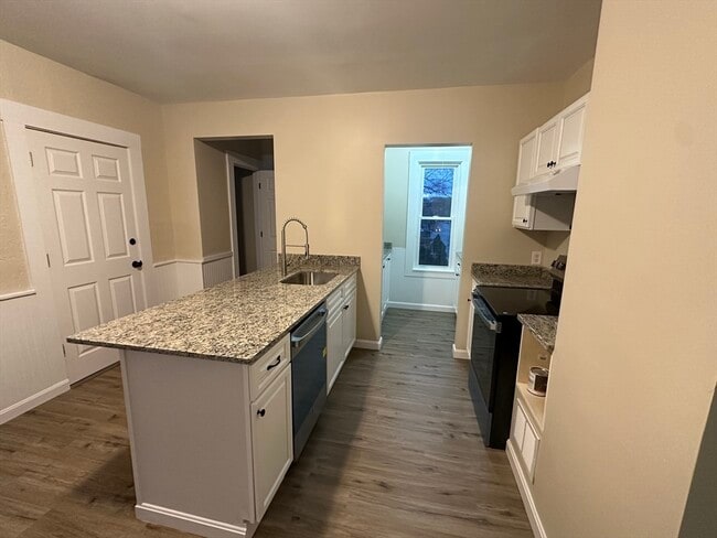 Building Photo - 71 Flagg St