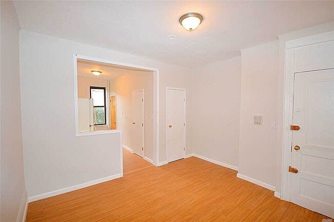 Building Photo - 30-08-30-45 45th St