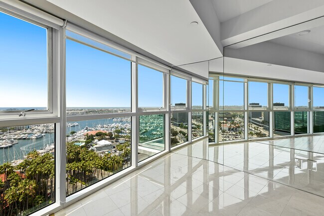 Foto del edificio - 13600 MARINA POINTE Dr