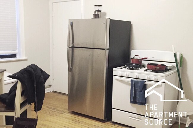 Photo - 917 W Waveland Ave Apartment