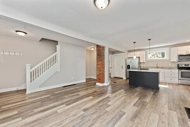 Foto del edificio - 6105 Bramble Ave