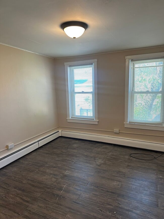 3 Bedroom 2 Bathroom House - 3 Bedroom 2 Bathroom House