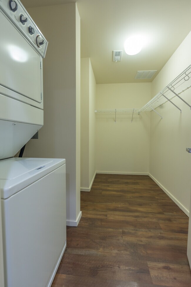 Building Photo - The Wire