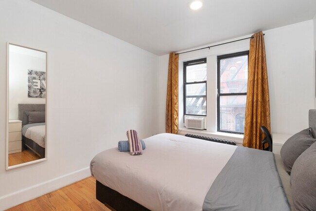 Foto del edificio - 322 E 93rd St