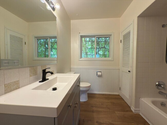 Building Photo - 8907 E Boone Ave