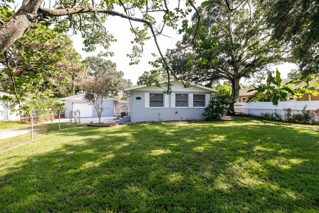 Primary Photo - 6116 84th Ave N