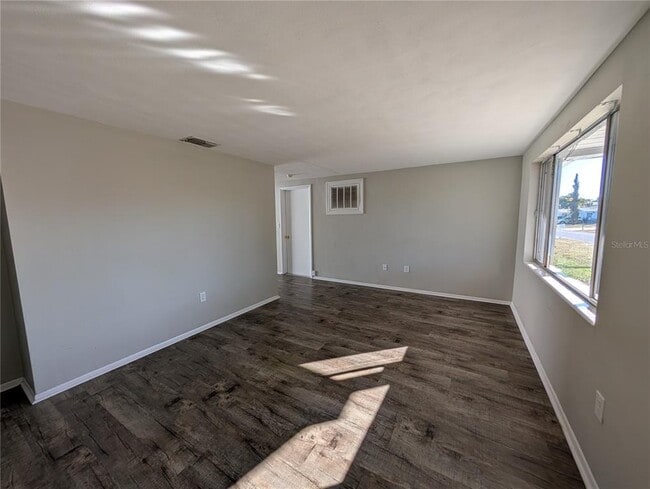 Foto del edificio - 7201 Rhinebeck Dr