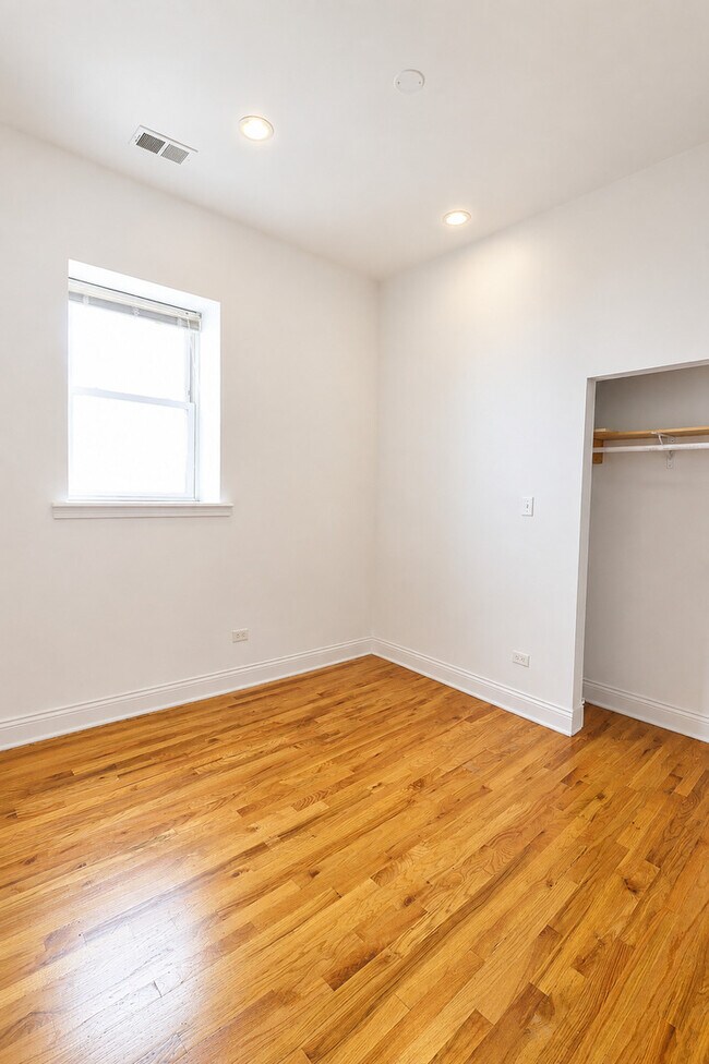 Foto del edificio - 2335 W Lake St