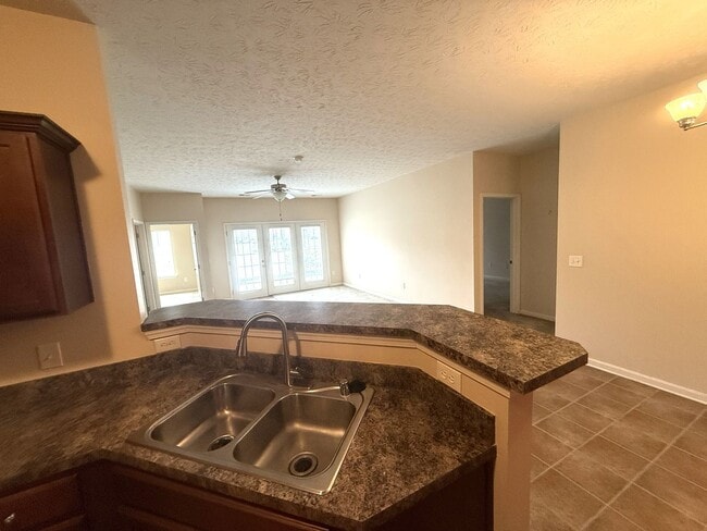 Building Photo - 9400 Clubview Dr