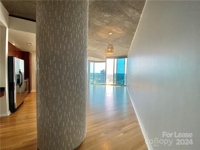Foto del edificio - 210 N Church St