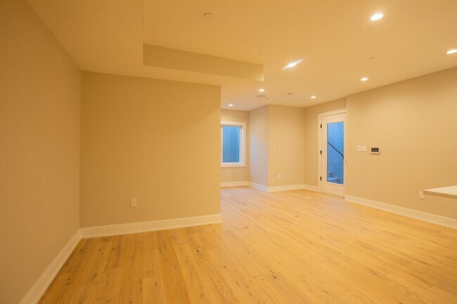 Building Photo - Newly Built 2 BR/2 BA Condo in Chevy Chase!
