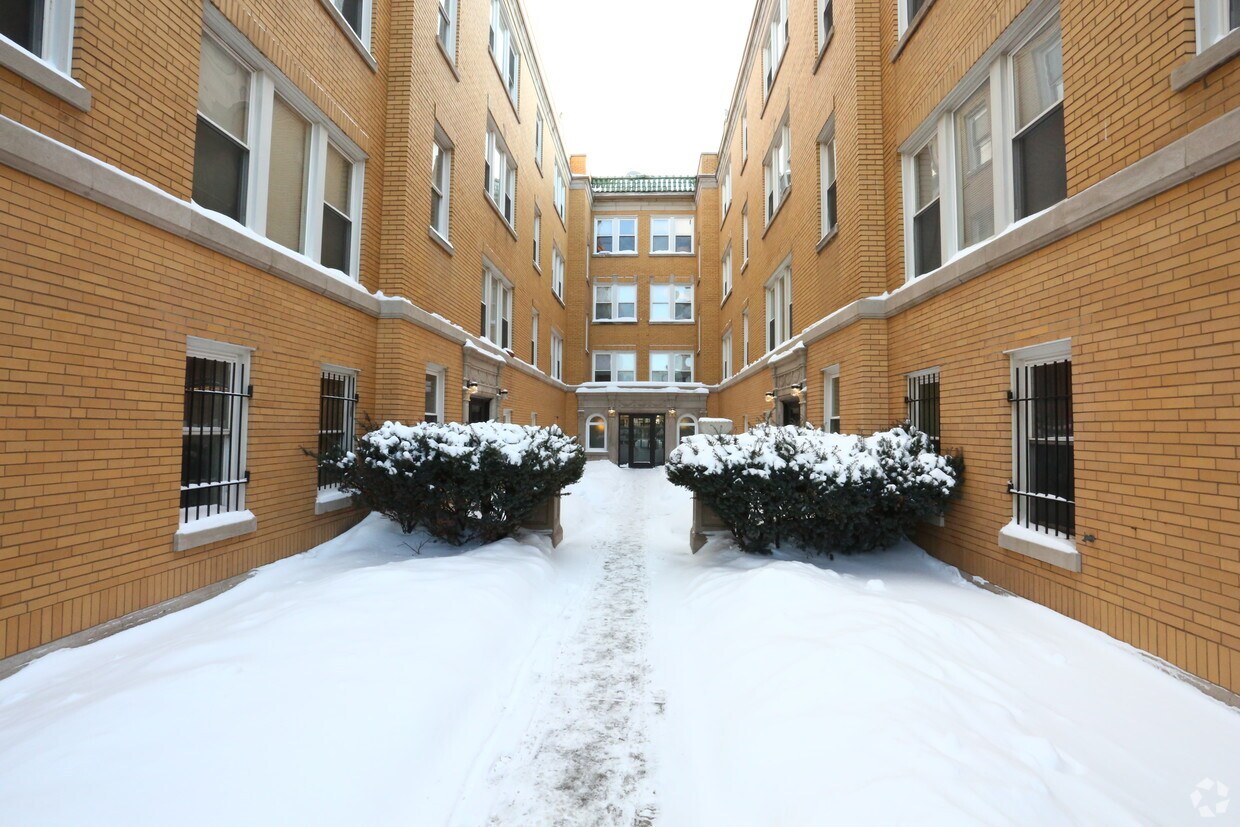 Foto del edificio - 4205 W Fullerton Ave
