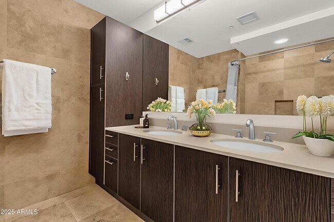 Foto del edificio - 7131 E Rancho Vista Dr