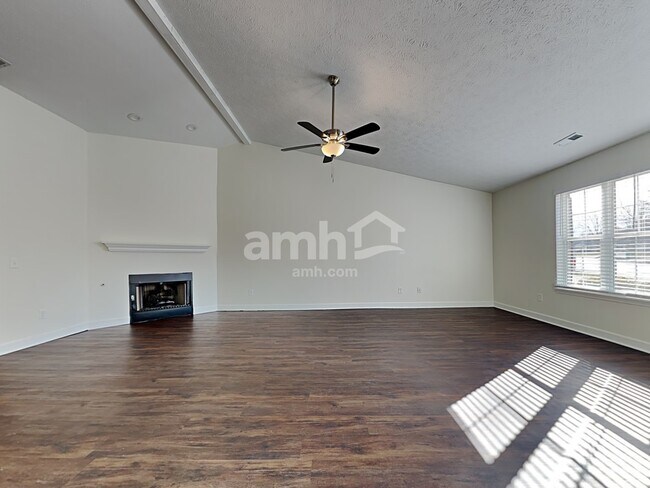 Building Photo - 15015 Silver Thorne Way
