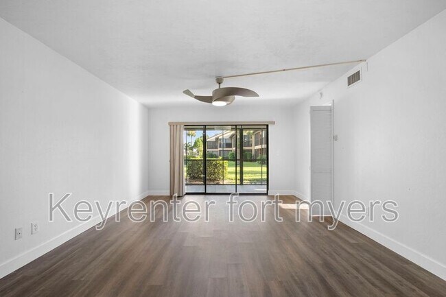 Foto del edificio - 15456 Admiralty Cir