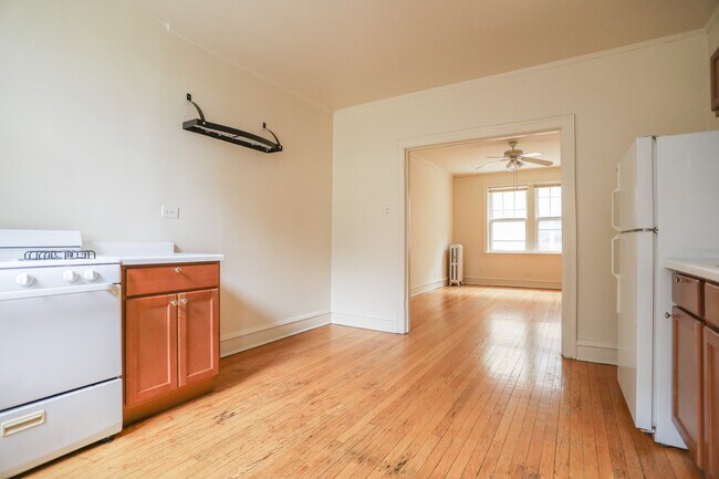Foto del edificio - 4907 N Glenwood Ave