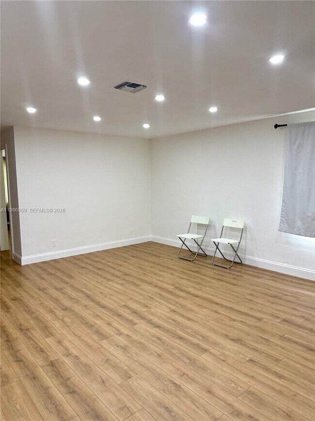 Foto del edificio - 11201 NE 3rd Ave