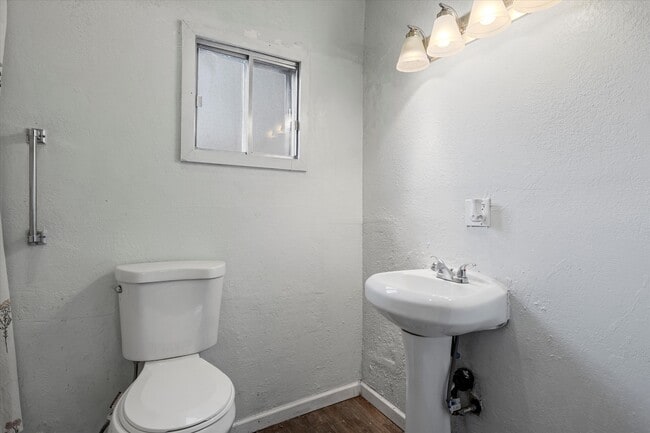 Building Photo - 250 Garfield St