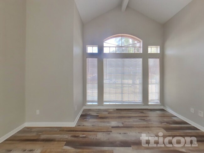 Foto del edificio - 7114 River Garden Dr
