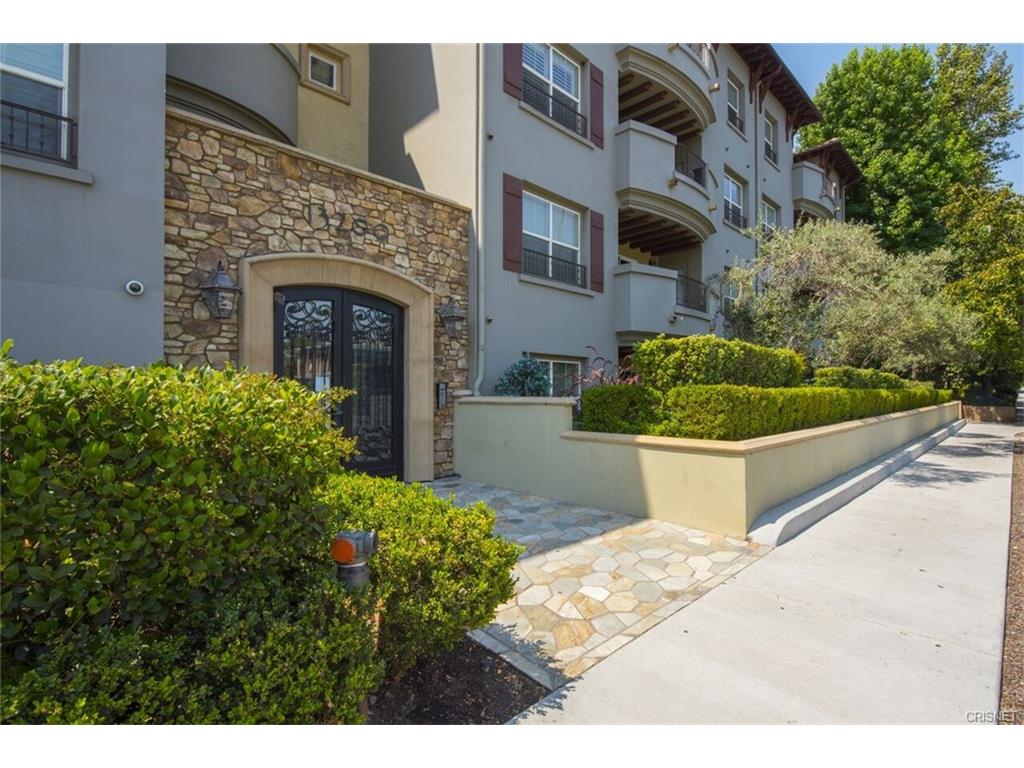 13200 Moorpark St, Los Angeles, CA 91423 Condo for Rent in Los