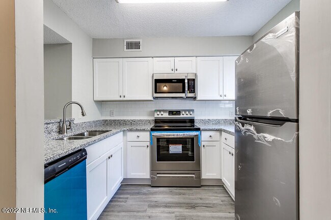 Building Photo - 1357 Kingsley Ave