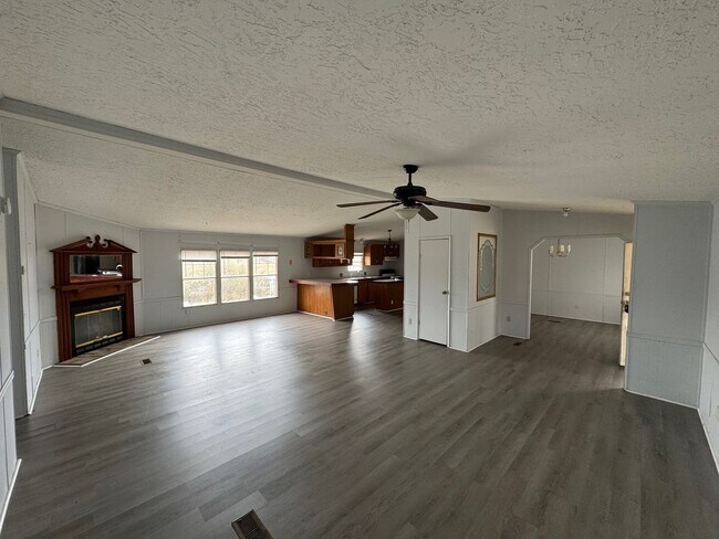 Foto del edificio - 328 Pine Tree Dr