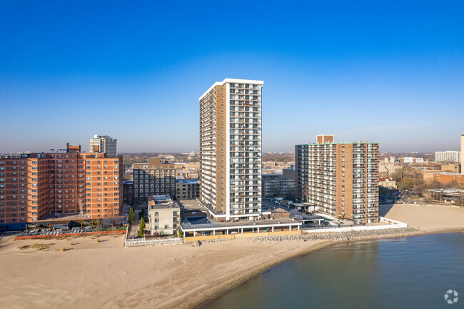 Foto del edificio - Thorndale Beach South Condominiums