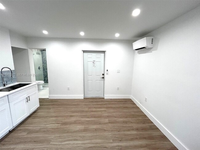 Foto del edificio - 15001 Leisure Dr