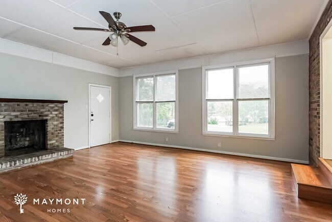 Building Photo - 3 Bedroom on Ashborough Dr.